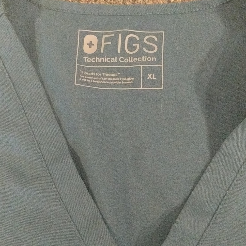 Figs Three Pocket Scrub Top Caribbean blue